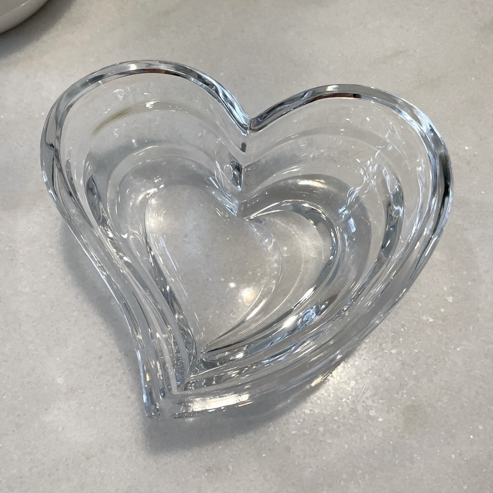 Glass Heart Dish - Picture 1 of 3